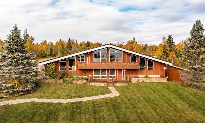 Castle Danger Ski Chalet | Premium Lakeview Chalet by Gooseberry Falls with Sauna & Spa