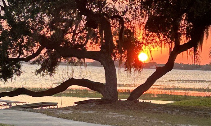 Babson Park Cottage | Tranquil Lakeview Cottage Near BOK Tower & Disney