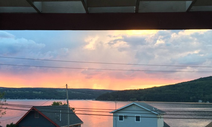 Dundee Cottage | Lakeview Cottage: Family-Friendly Retreat with Great Amenities