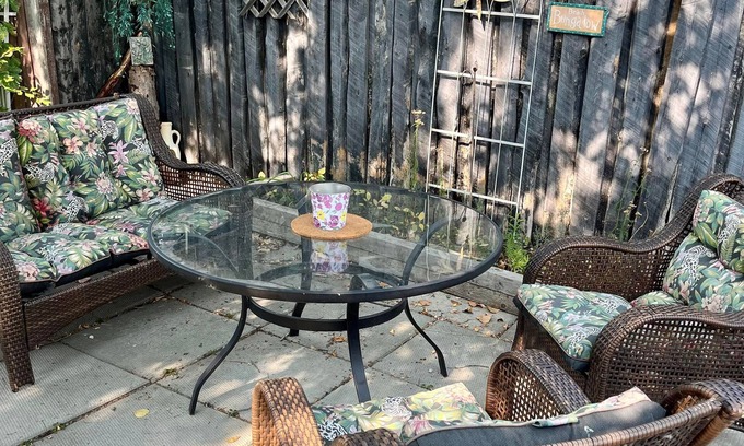 Saskatchewan House | Inviting Lakeview Cottage near Regina Beach with Spa & Hot Tub