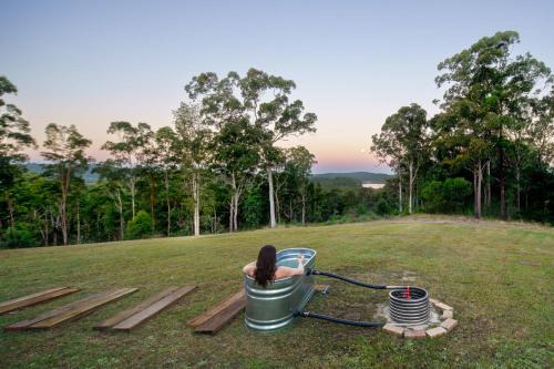 Mooloolah Valley House | Tranquil Lakeview Cottage in Mooloolah Valley with Pool