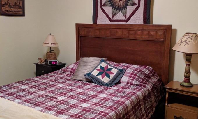 Pocono Summit House | Lakeview Cottage in Pocono Summit - Rated 10/10, Family-Friendly