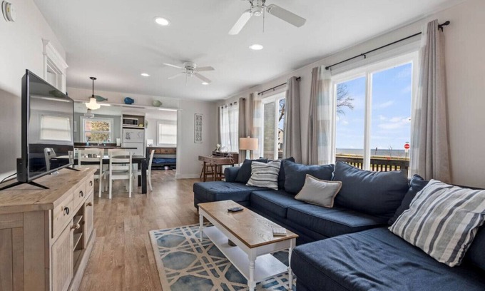Jeddo House | LakeView Getaway: Breathtaking Views & Inviting Hot Tub
