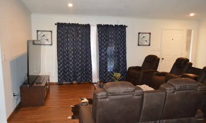 Salina House | Lakeview haven in the woods.