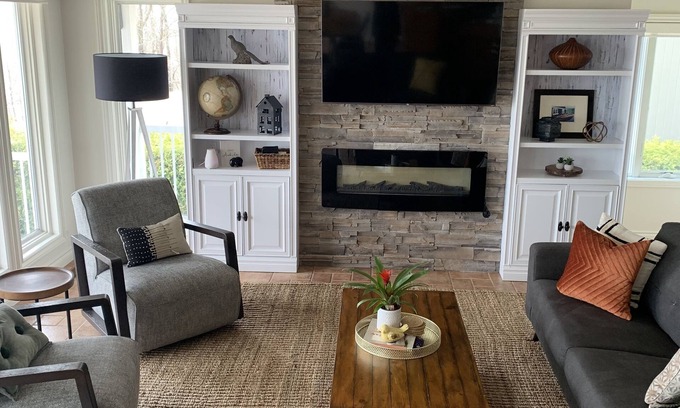 Port Stanley House | Family-Friendly Lakeview Retreat in Picturesque Port Stanley