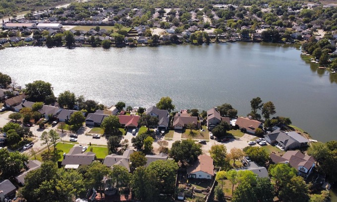 Irving House | Lakeview in the City!