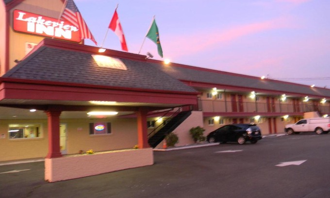 Centralia Hotel | Family-Friendly Lakeview Inn Centralia with Great Reviews