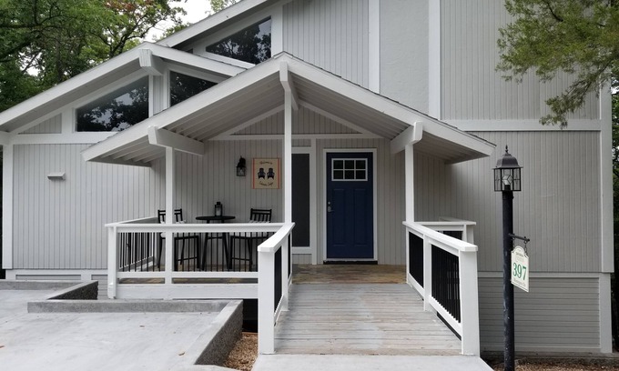 Osage Beach House | Relax at Lakeview Lodge with Hot Tub & Scenic Views