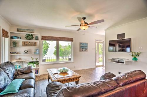 Pottsboro Apartment | Idyllic Lakeview Lodge with Beach Access at Lake Texoma