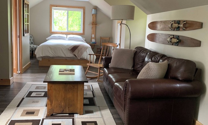 Crystal Falls Apartment | Pet-Friendly Lakeview Loft Retreat with Breakfast Included