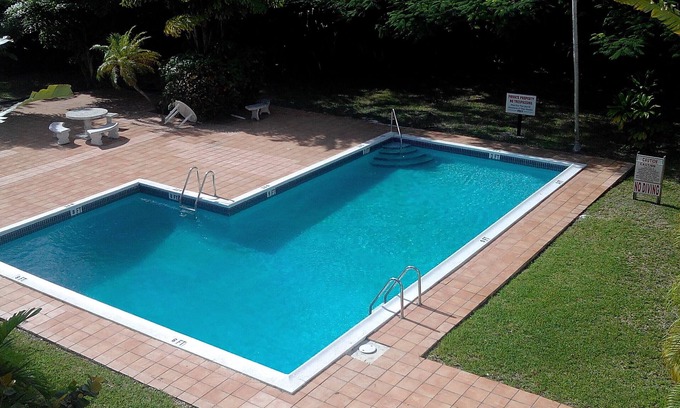 Downtown Apartment | Lakeview Manor Studio Apartment with Pool & Breakfast Included