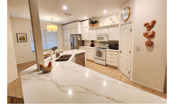 Minneola House | Lakeview: Ideal Stay for Families and Active Guests