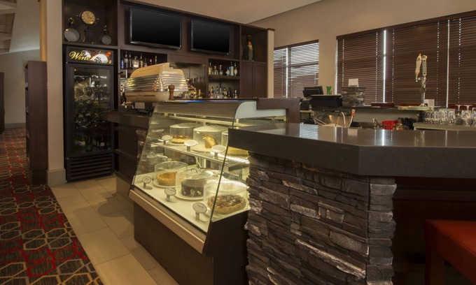 Winnipeg Hotel | Experience Lakeview Signature: Family-Friendly Retreat Awaits