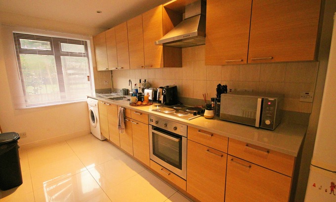 Calder Bridge House | Lakewest: 3-Bed Oceanfront House with Free WiFi & Netflix