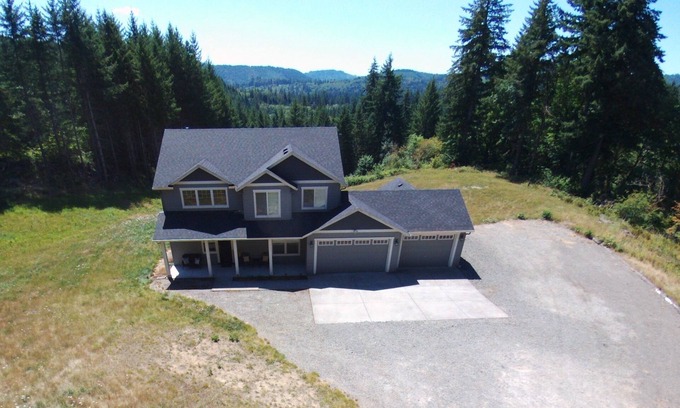 Amboy House | Lakewood Retreat: Guest Rated 9.8 with Hot Tub & Hiking