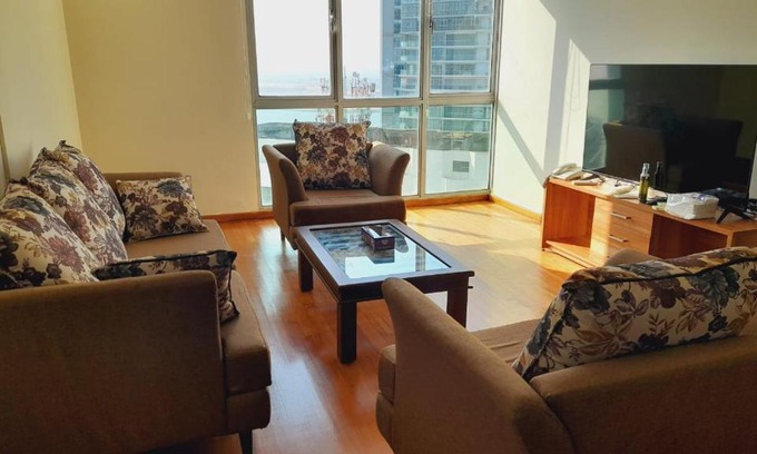 Kollupitiya Apartment | Experience Comfort at LAKNA HOUSE - Family-Friendly Haven