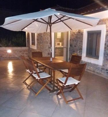 Zarakas Apartment | Discover Lakonian Home: 9.6/10 Rated, Family & Pet Friendly