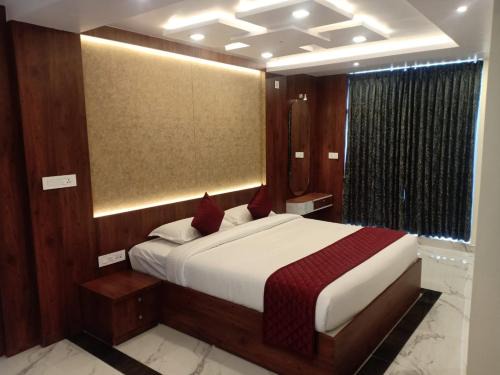 Thiruvarur Hotel | Budget-Friendly Stay at Lakshmi Mahal - V Inn with Breakfast