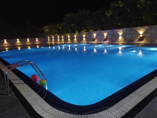 Ranakpur Hotel | Discover Lal Bagh Ranakpur: Family-Friendly Retreat with Pool