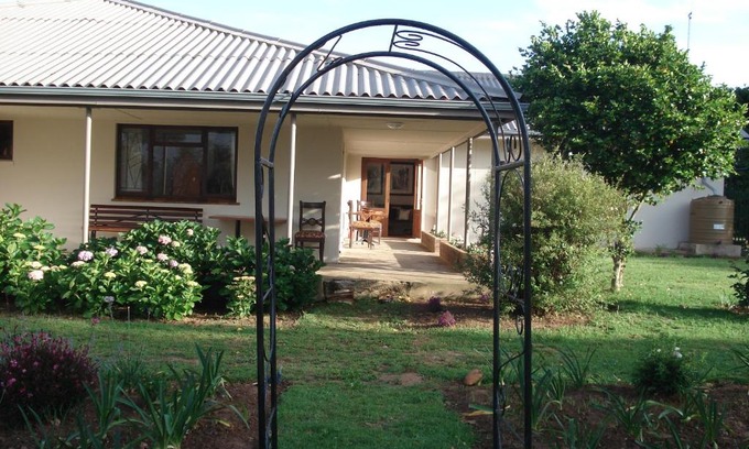 Riversdale House | Cozy Lalani B&B with Self-Catering Cottages & Great Amenities