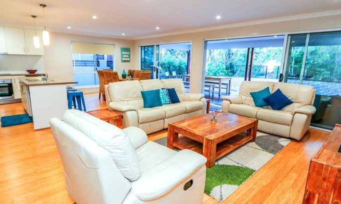 Agnes Water House | Beachfront LALAPANZI House: Pet-Friendly with Boat Parking