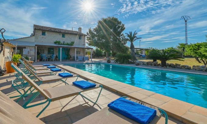 Ondara House | Discover Lalau: Family-Friendly Retreat with Pool & Comfort