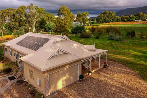Pomonal House | Discover Lallibroch: Pet-Friendly Retreat with 9.2 Rating