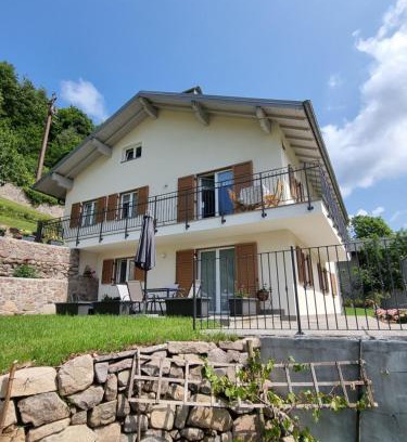 Bedollo Bed & Breakfast | Pet-Friendly LaLunaMia B&B with Oceanfront Views