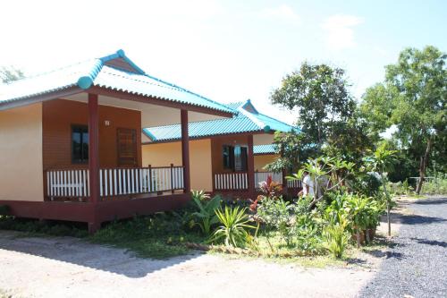 Don Sak House | Discover Lam-tong Resort: Family-Friendly Getaway Awaits
