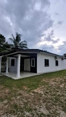Merlimau House | Family-Friendly Retreat at Laman Mesra Qaseh with Pool