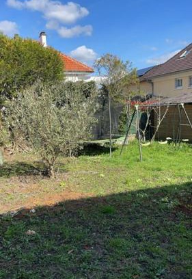 Sannois Apartment | Budget-Friendly Family Retreat at L’amazone Hotel