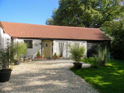 Cullompton House | Pet-Friendly Retreat at Lambs Cottage - Perfect for Families