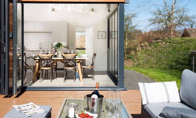 Bamburgh Cottage | Discover Lambs Lodge: Oceanfront Retreat with Family Amenities