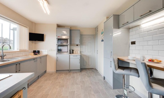 Bacton House | Discover Pet-Friendly Comfort at LAmourette Hotel