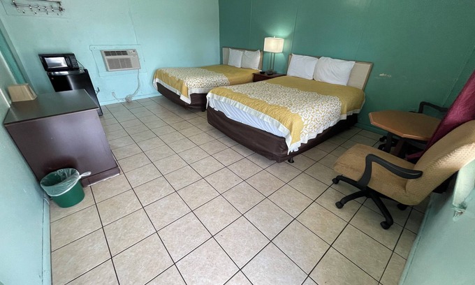 Childersburg Hotel | Explore Lamplighter Inn: Family-Friendly with Breakfast
