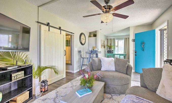 Historic Kailua Village Condo | Sunny Central Condo with Pool & Oceanfront Views