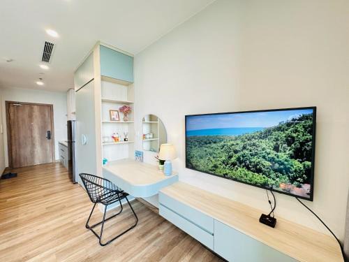 Van Giang House | Family-Friendly Retreat at Lancé House with Pool Access