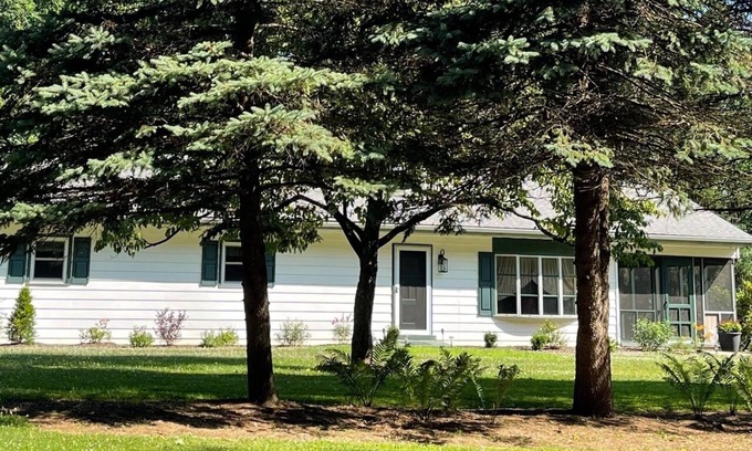 Conestoga House | Scenic River Getaway in Lancaster County near Trails
