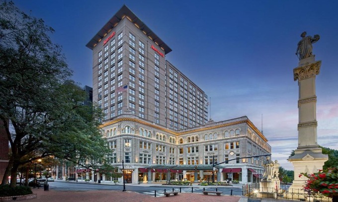 Lancaster Hotel | Discover Comfort at Lancaster Marriott in Penn Square