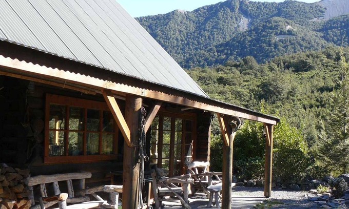 Mt Lyford Cabin | Discover Lancewood Lodge: Ideal Log Chalet for Families