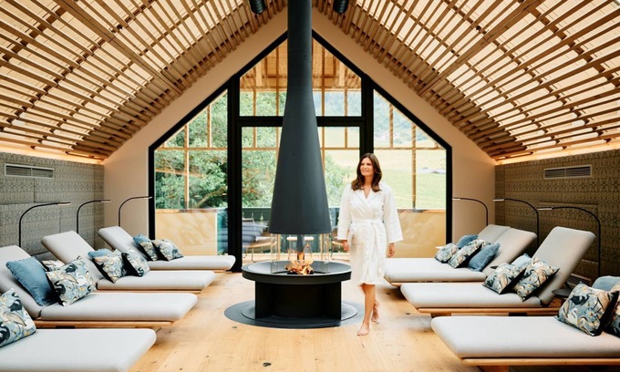 Sankt Wolfgang im Salzkammergut Hotel | Elegant Landhaus zu Appesbach: 4-Star Retreat with Spa
