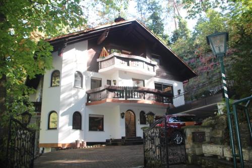 Wachenheim an der Weinstrasse House | Pet-Friendly Landhaus Ideal: Rated 9.7 by Guests