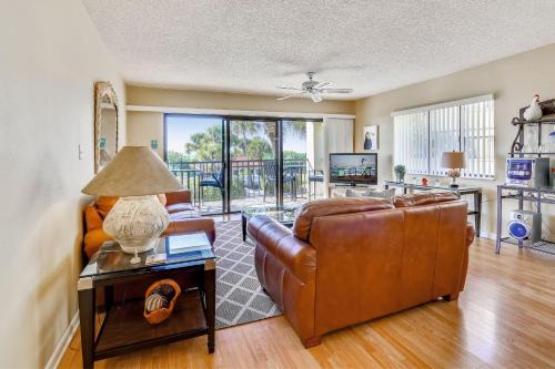 Sunset Beach House | Beachfront Bliss at Land's End 10-205: Guest Rated 10/10