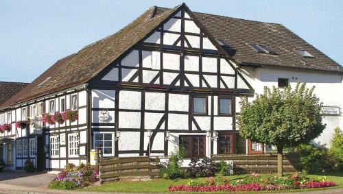 Hehlen Hotel | Cozy Landgasthaus Hoffmeister with Family-Friendly Dining