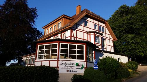 Bad Pyrmont Hotel | Cozy Landgasthaus Zu den Erdfällen with Family-Friendly Dining