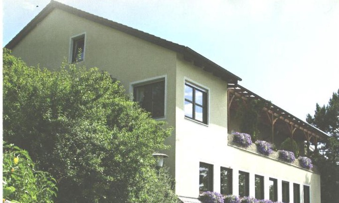 Emskirchen Hotel | Discover Landgasthaus Zum Erlengrund: Pet-Friendly Retreat