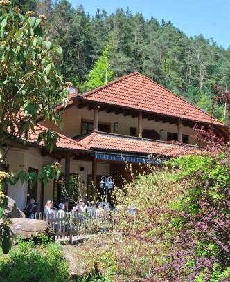 Hinterweidenthal House | Cozy Getaway at Landgasthof Am Teufelstisch - Pet Friendly