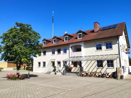 Mindelstetten Hotel | Guest Rated: 9/10 at Landgasthof Braun with Pet-Friendly Perks