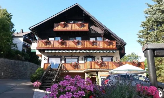 Schwalefeld House | Charming Pension Göbel: High Reviews & Family-Friendly Dining
