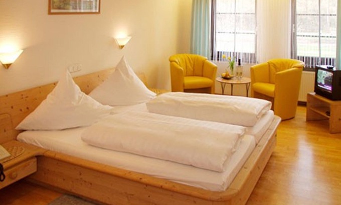 Grub am Forst Hotel | Cozy Landgasthof Goldene Rose: Rated 8.8 with Family Dining